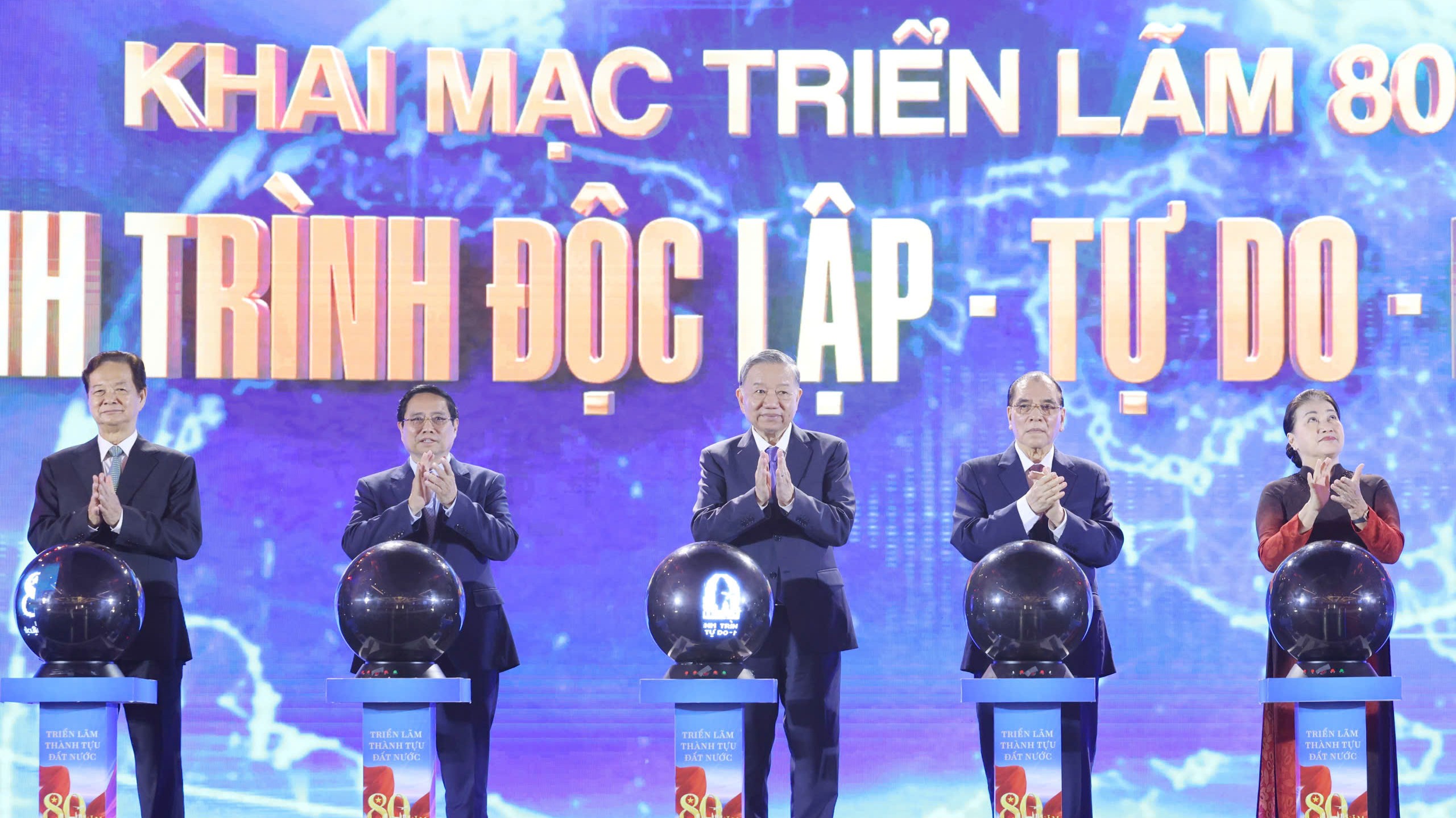 Lan toả tinh thần yêu nước, khát vọng vươn mình qua Triển lãm Thành tựu đất nước