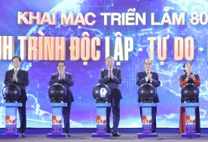 Lan toả tinh thần yêu nước, khát vọng vươn mình qua Triển lãm Thành tựu đất nước