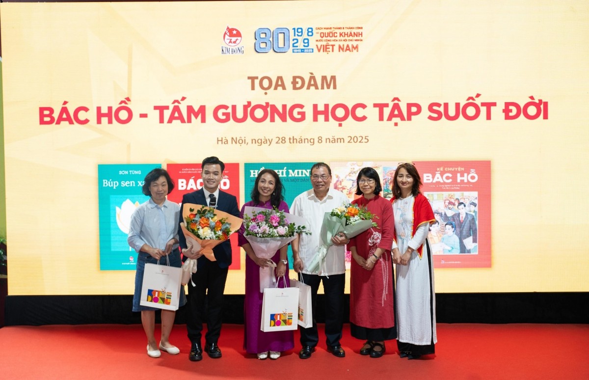 Tọa đàm: Bác Hồ - Tấm gương học tập suốt đời Tọa đàm: Bác Hồ - Tấm gương học tập suốt đời