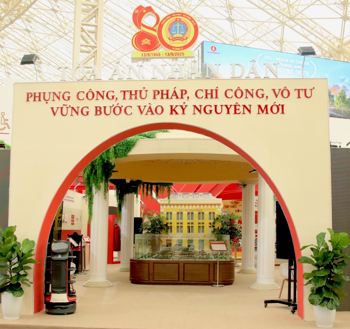 Bùng bổ điểm hẹn công nghệ và công lý Bùng bổ điểm hẹn công nghệ và công lý