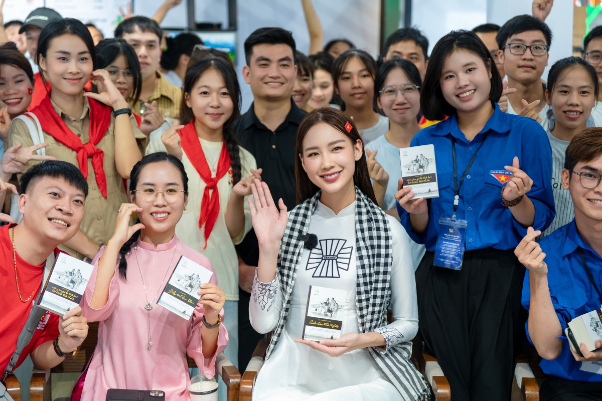 Người đẹp và tri thức hội tụ cùng Trung Nguyên Legend tại triển lãm A80