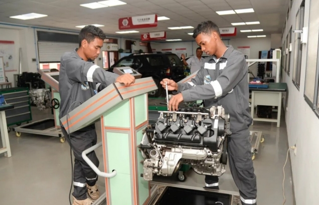 Trung Quốc đẩy mạnh đào tạo công nghệ toàn cầu: Từ xưởng Luban đến tham vọng AI