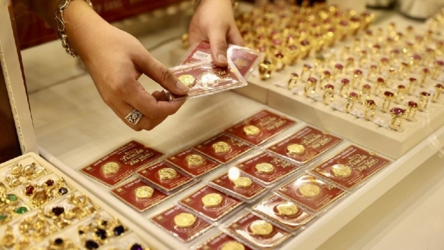 Giá vàng hôm nay 5/9/2025: Chạm mốc 