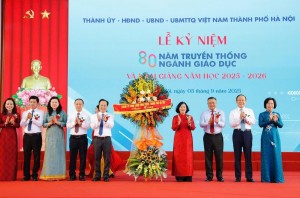 Bí thư Thành ủy Hà Nội dự Lễ khai giảng tại Trường THPT Phan Huy Chú