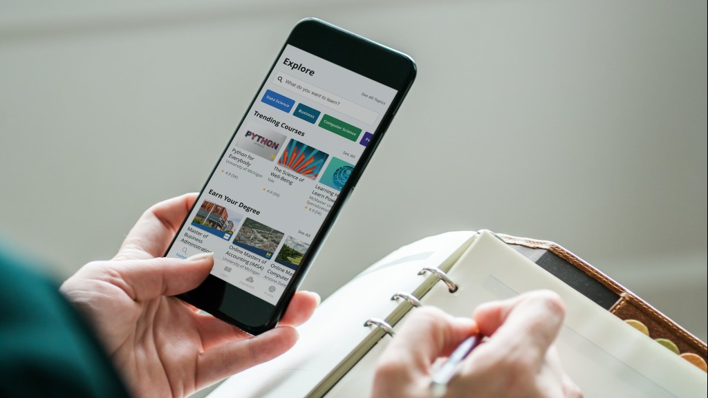 Coursera giảm 60% học phí cho người Việt, chỉ từ 20 USD mỗi tháng