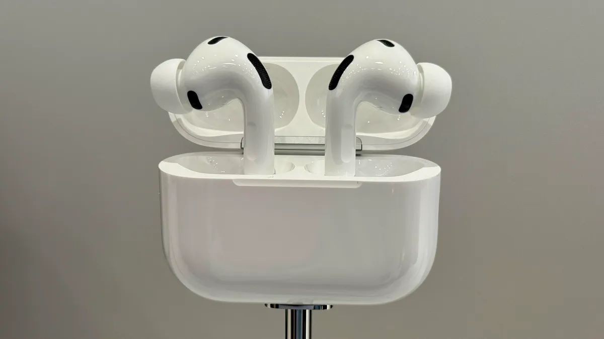 AirPods Pro 3: chống ồn gấp đôi, tích hợp theo dõi sức khỏe, giá 6,2 triệu đồng