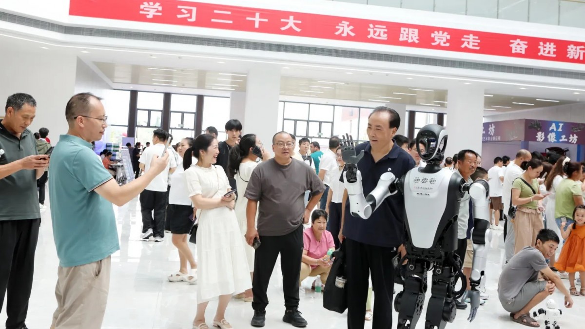 Trung Quốc áp dụng chiến lược tinh gọn với AI Trung Quốc áp dụng chiến lược tinh gọn với AI