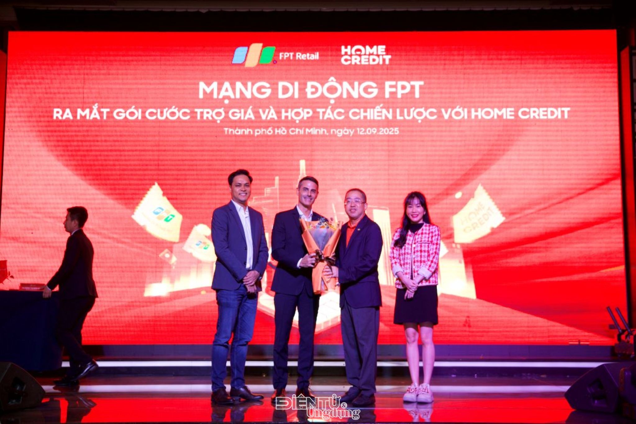 FPT Shop tung ưu đãi kép cho khách hàng mua máy kèm SIM từ mạng di động FPT FPT Shop tung ưu đãi kép cho khách hàng mua máy kèm SIM từ mạng di động FPT