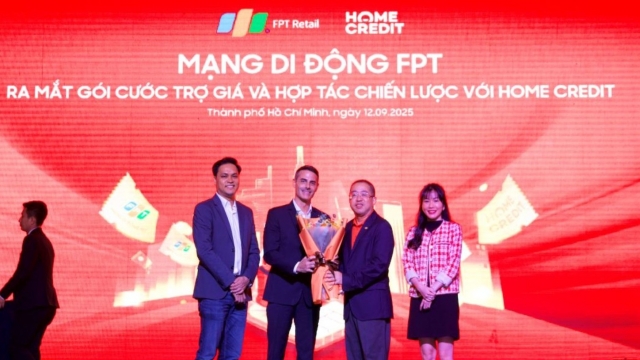 FPT Shop tung ưu đãi kép cho khách hàng mua máy kèm SIM từ mạng di động FPT