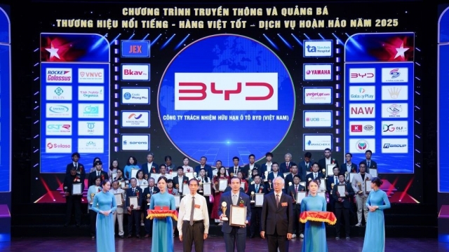 BYD Việt Nam đón nhận Top 10 thương hiệu hàng đầu Việt Nam và Top 10 dịch vụ hoàn hảo 2025