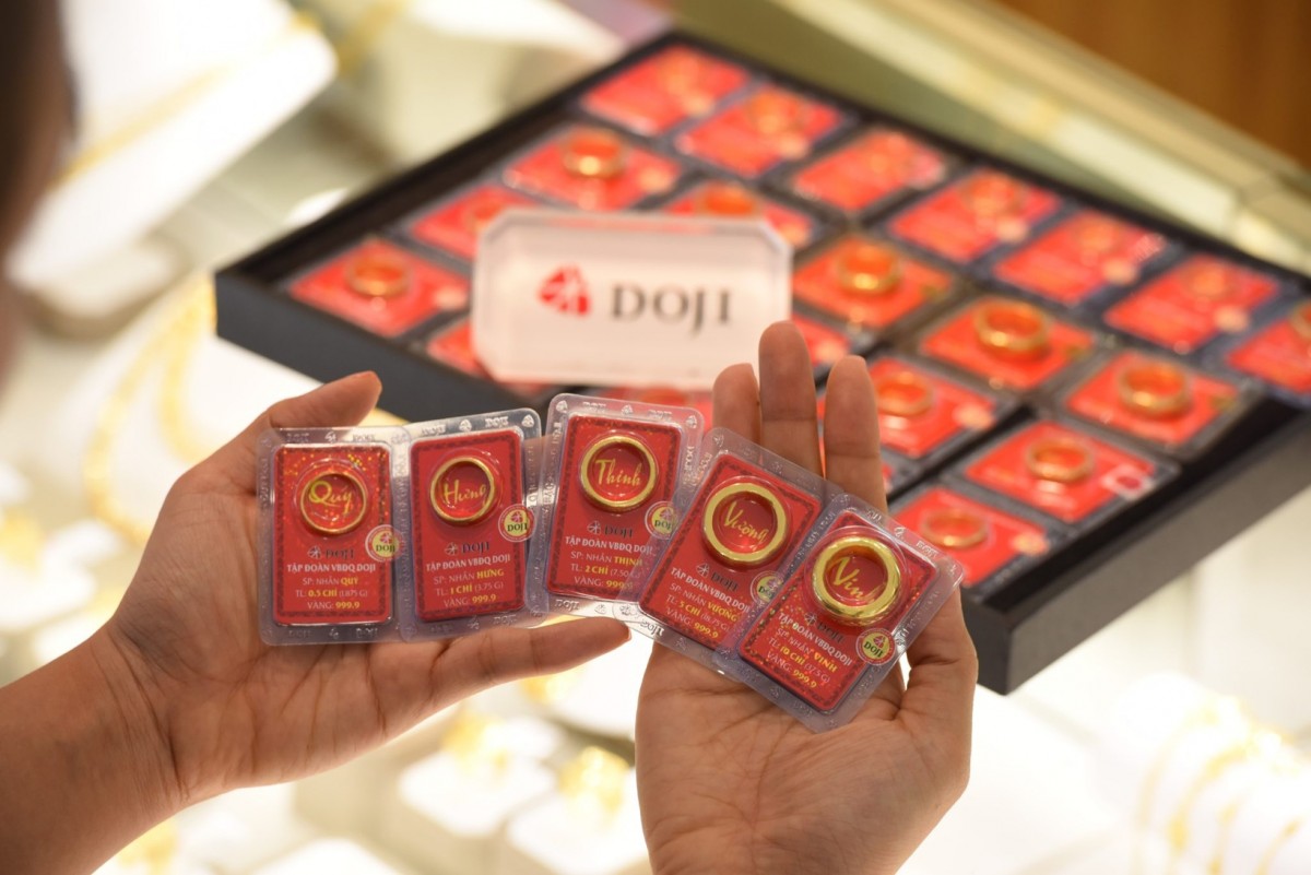 Giá vàng hôm nay 17/9/2025: Vàng trong nước tăng mạnh, thế giới chạm đỉnh 3.703 USD/ounce Giá vàng hôm nay 17/9/2025: Vàng trong nước tăng mạnh, thế giới chạm đỉnh 3.703 USD/ounce