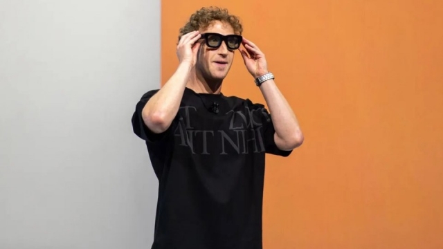 Kính thông minh Meta Ray-Ban Display, giá 799 đô la có gì đặc biệt?