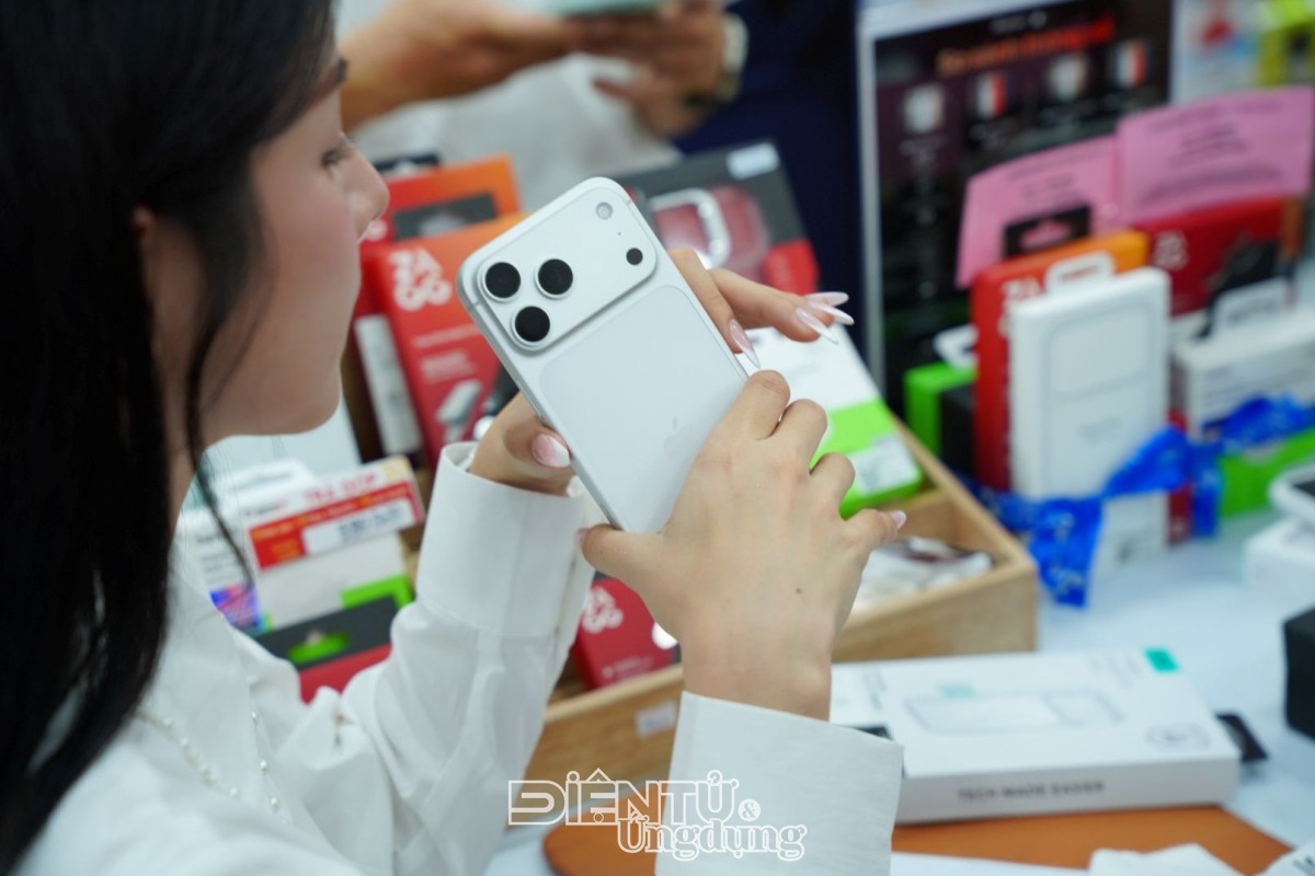 Song song với “sức nóng” từ sản phẩm, Di Động Việt cũng tiếp tục triển khai hàng loạt chính sách ưu đãi dành riêng cho giai đoạn mở bán đầu tiên. Theo đó, người dùng có nhu cầu lên đời iPhone 17, iPhone Air có thể tham gia chương trình thu cũ - đổi mới vớ