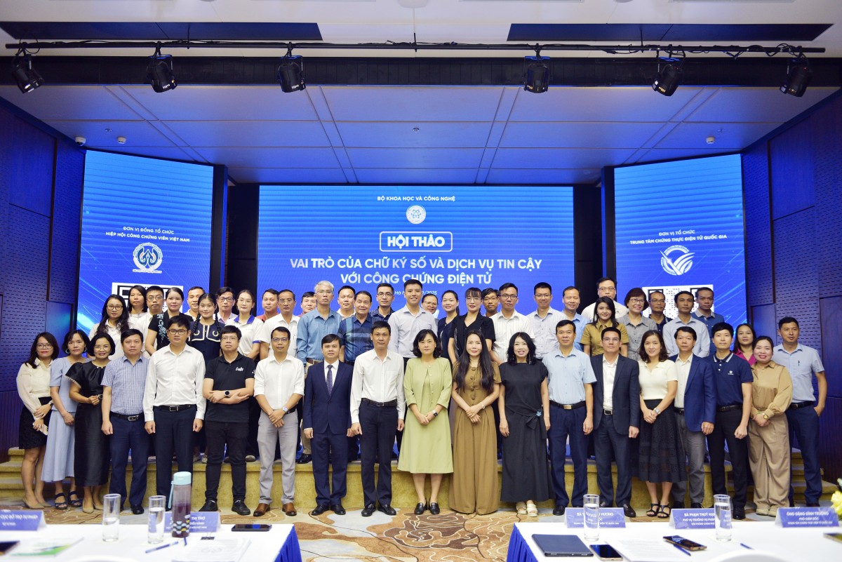 Chữ ký số và các dịch vụ tin cậy là nền tảng để đảm bảo niềm tin trong các giao dịch điện tử Chữ ký số và các dịch vụ tin cậy là nền tảng để đảm bảo niềm tin trong các giao dịch điện tử