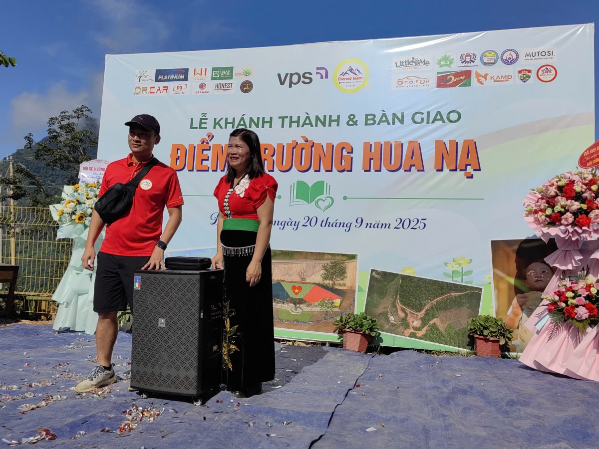 Điểm trường Hua Nạ: Ford Everest Team + xây dựng điểm trường chạm mây Điểm trường Hua Nạ: Ford Everest Team + xây dựng điểm trường chạm mây