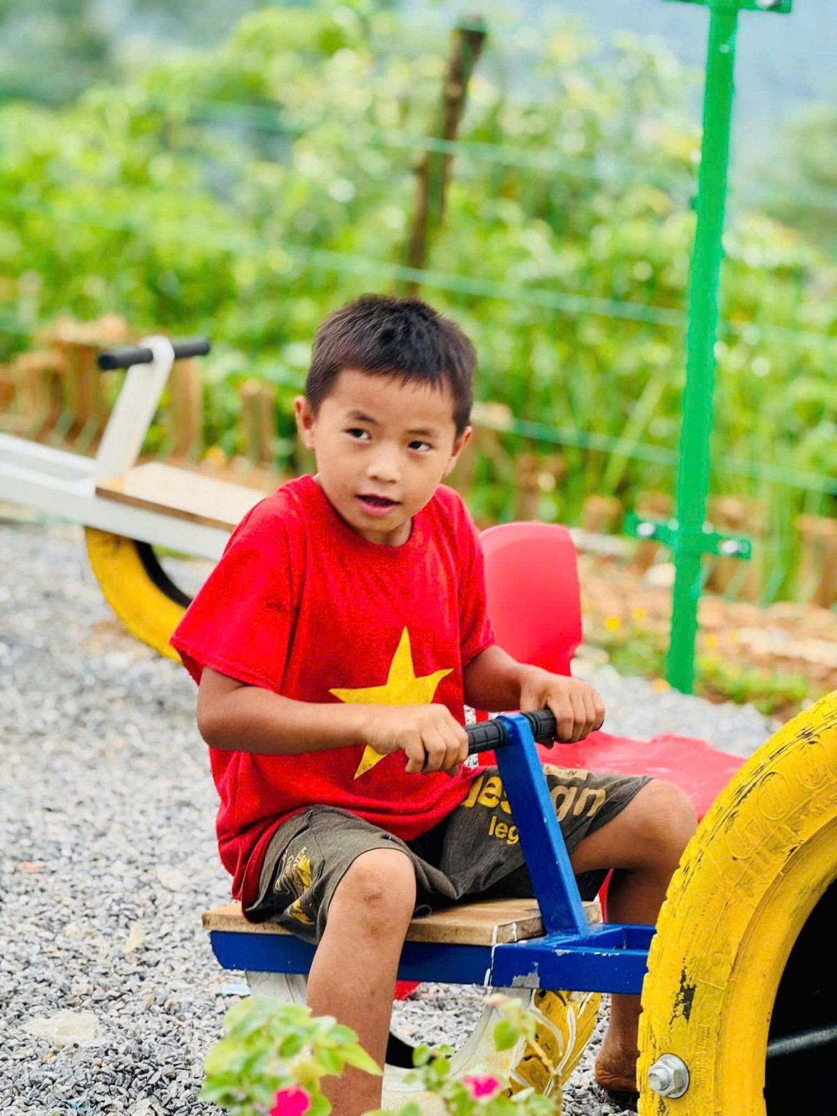 Điểm trường Hua Nạ: Ford Everest Team + xây dựng điểm trường chạm mây Điểm trường Hua Nạ: Ford Everest Team + xây dựng điểm trường chạm mây