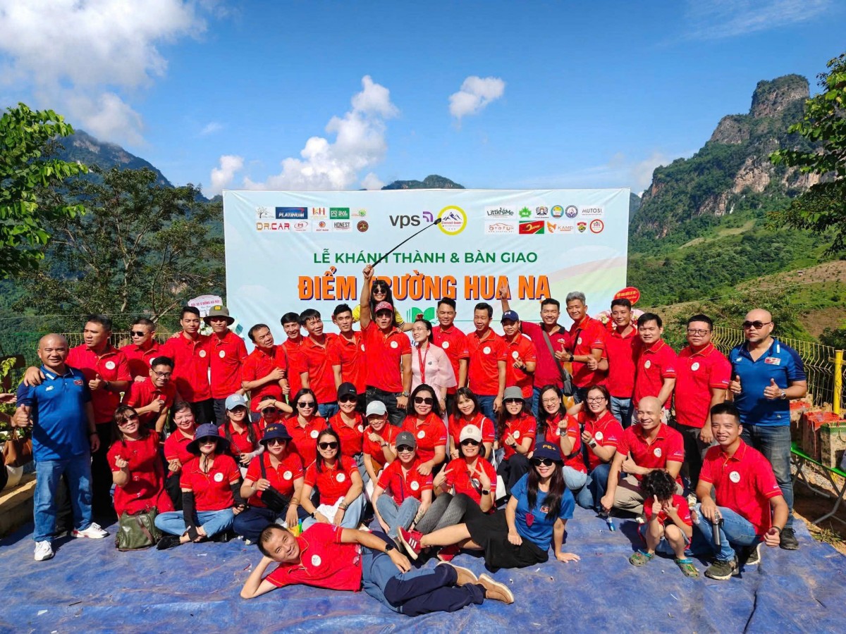 Điểm trường Hua Nạ: Điểm trường chạm mây do Ford Everest Team + xây dựng Điểm trường Hua Nạ: Điểm trường chạm mây do Ford Everest Team + xây dựng