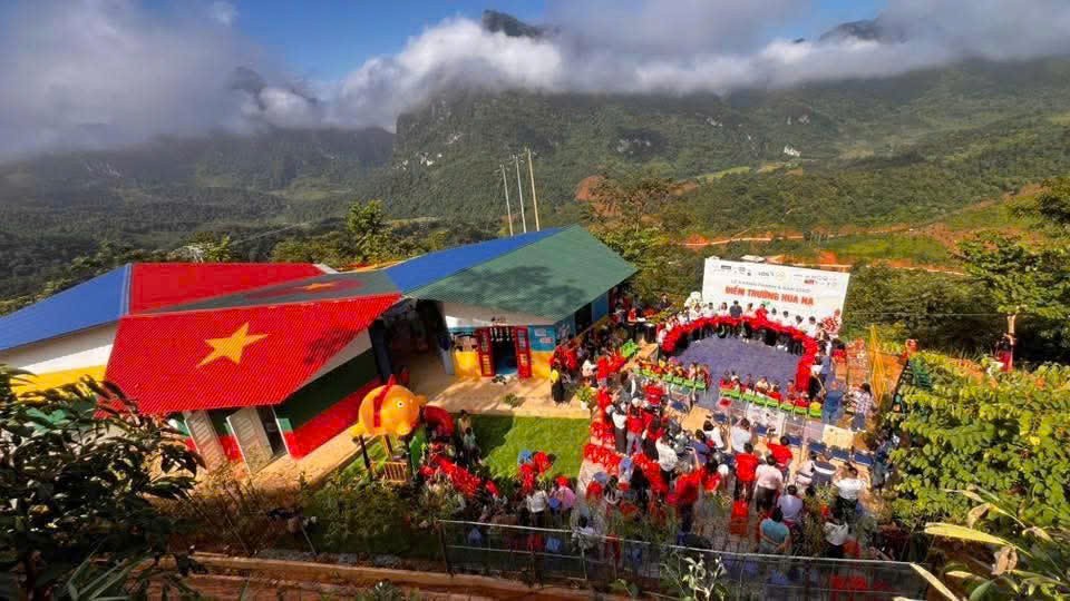 Điểm trường Hua Nạ: Ford Everest Team + xây dựng điểm trường chạm mây Điểm trường Hua Nạ: Ford Everest Team + xây dựng điểm trường chạm mây