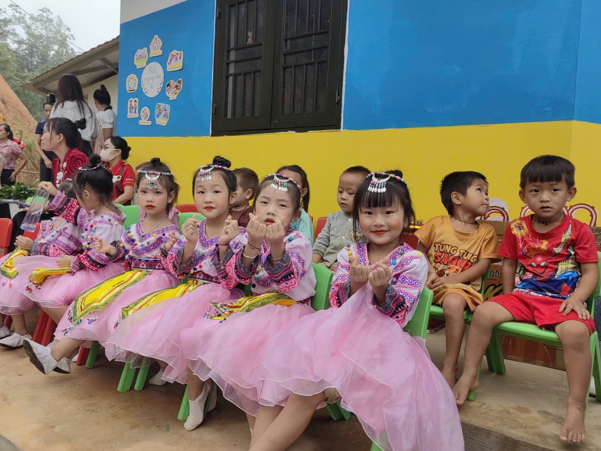 Điểm trường Hua Nạ: Ford Everest Team + xây dựng điểm trường chạm mây Điểm trường Hua Nạ: Ford Everest Team + xây dựng điểm trường chạm mây