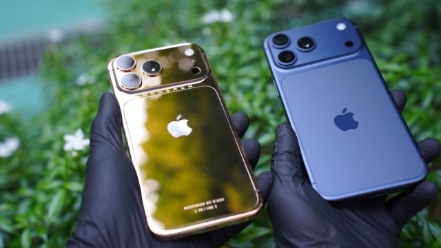 Cận cảnh iPhone 17 Pro Max “MONARCH” mạ vàng đầu tiên trên thế giới