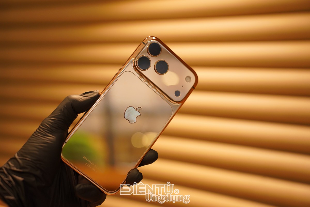iPhone 17 Pro Max “MONARCH” mạ vàng