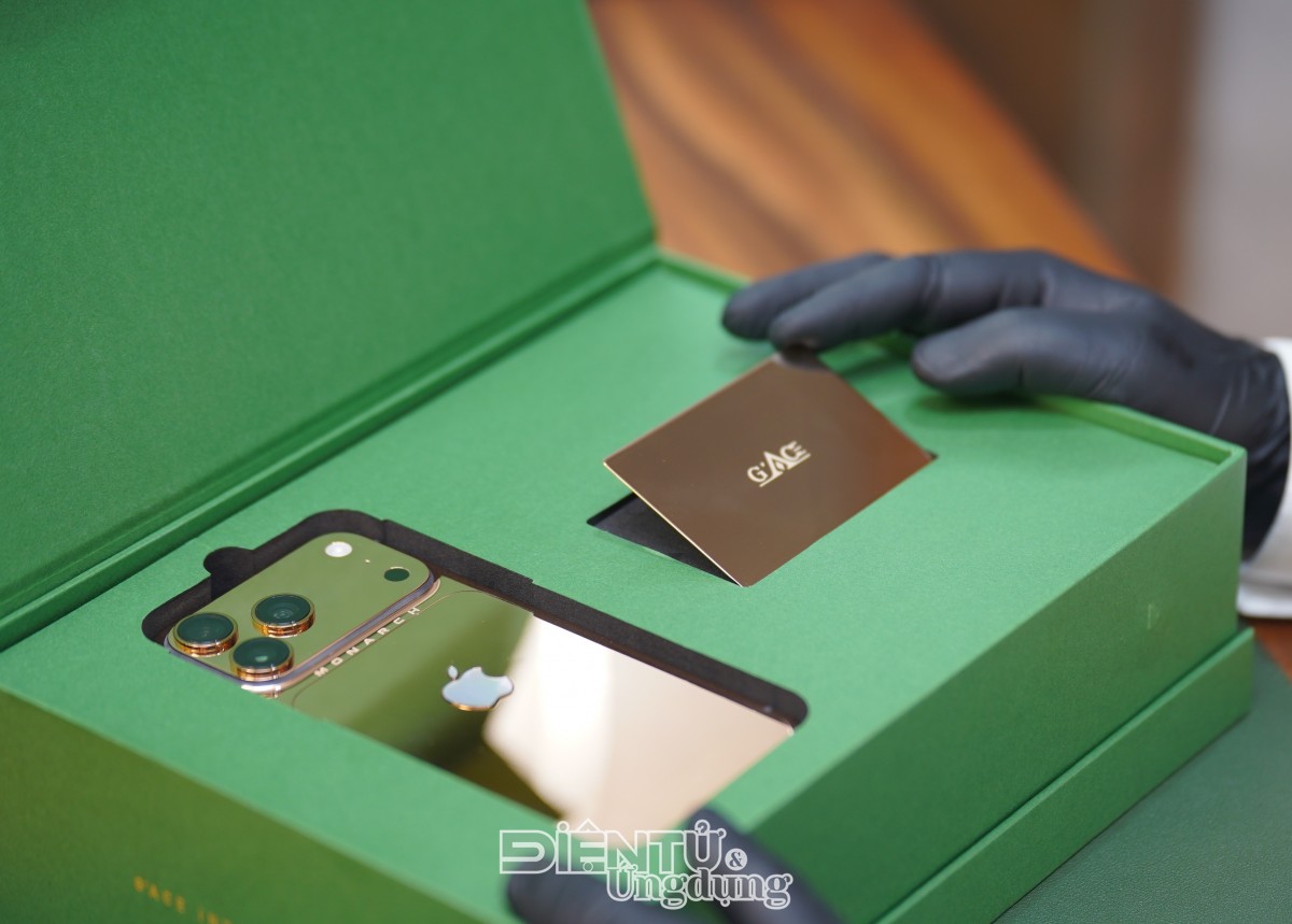 iPhone 17 Pro Max “MONARCH” mạ vàng
