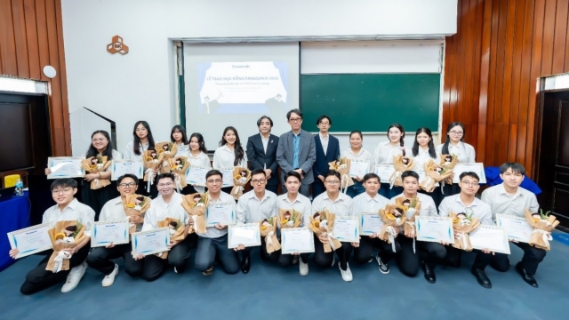 Panasonic trao 20 suất học bổng cho sinh viên xuất sắc