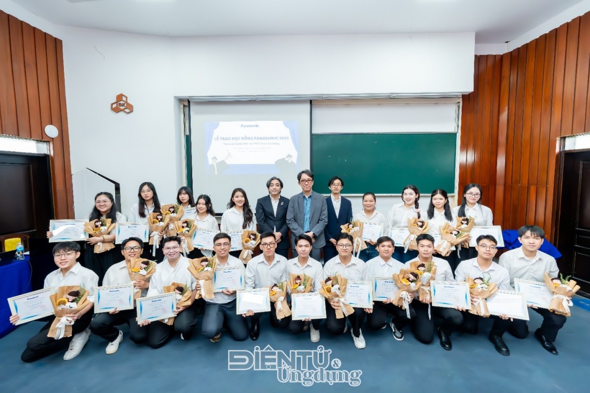 Panasonic trao 20 suất học bổng cho các bạn sinh viên xuất sắc Panasonic trao 20 suất học bổng cho các bạn sinh viên xuất sắc