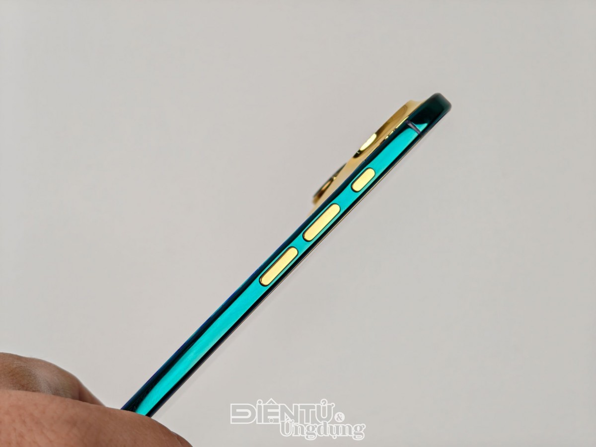 Chiếc iPhone Air Aurora xanh ngọc lục bảo độc bản đầu tiên trên thế giới được chế tác như thế nào?