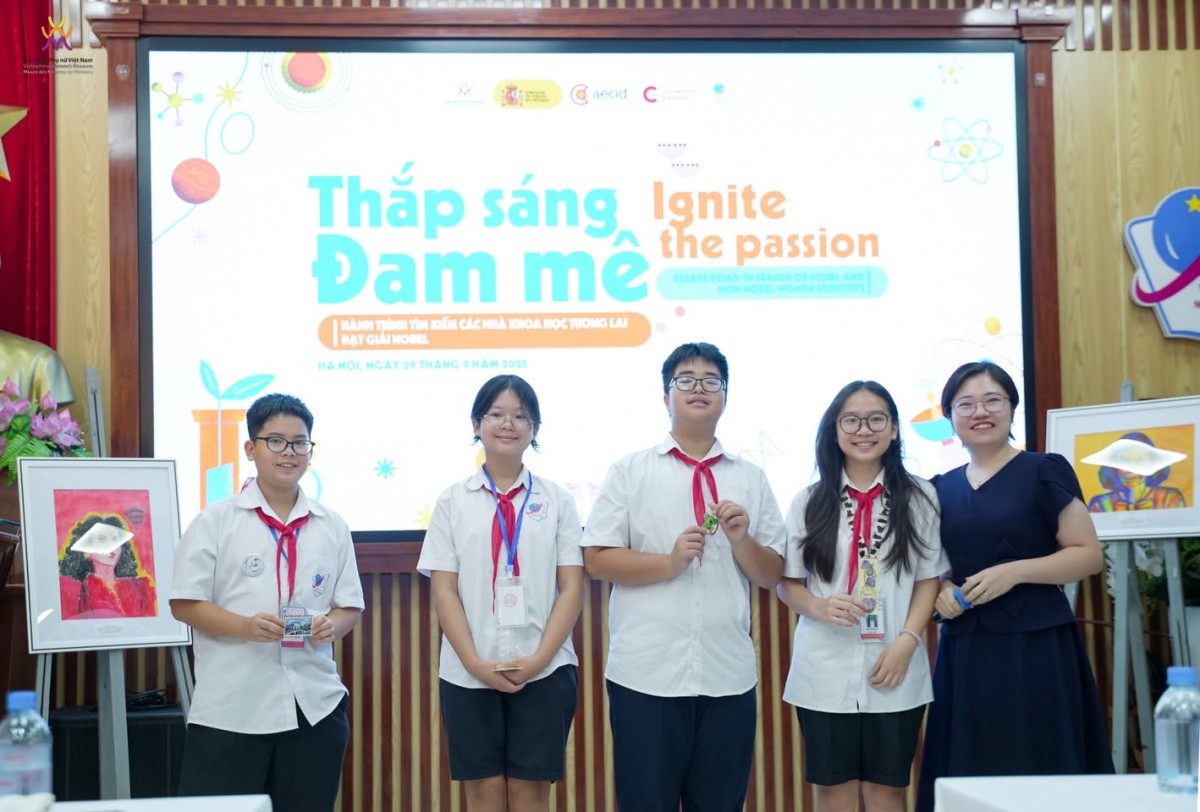 'Thắp sáng đam mê': Tôn vinh nữ khoa học, truyền cảm hứng nghiên cứu khoa học cho học sinh 'Thắp sáng đam mê': Tôn vinh nữ khoa học, truyền cảm hứng nghiên cứu khoa học cho học sinh