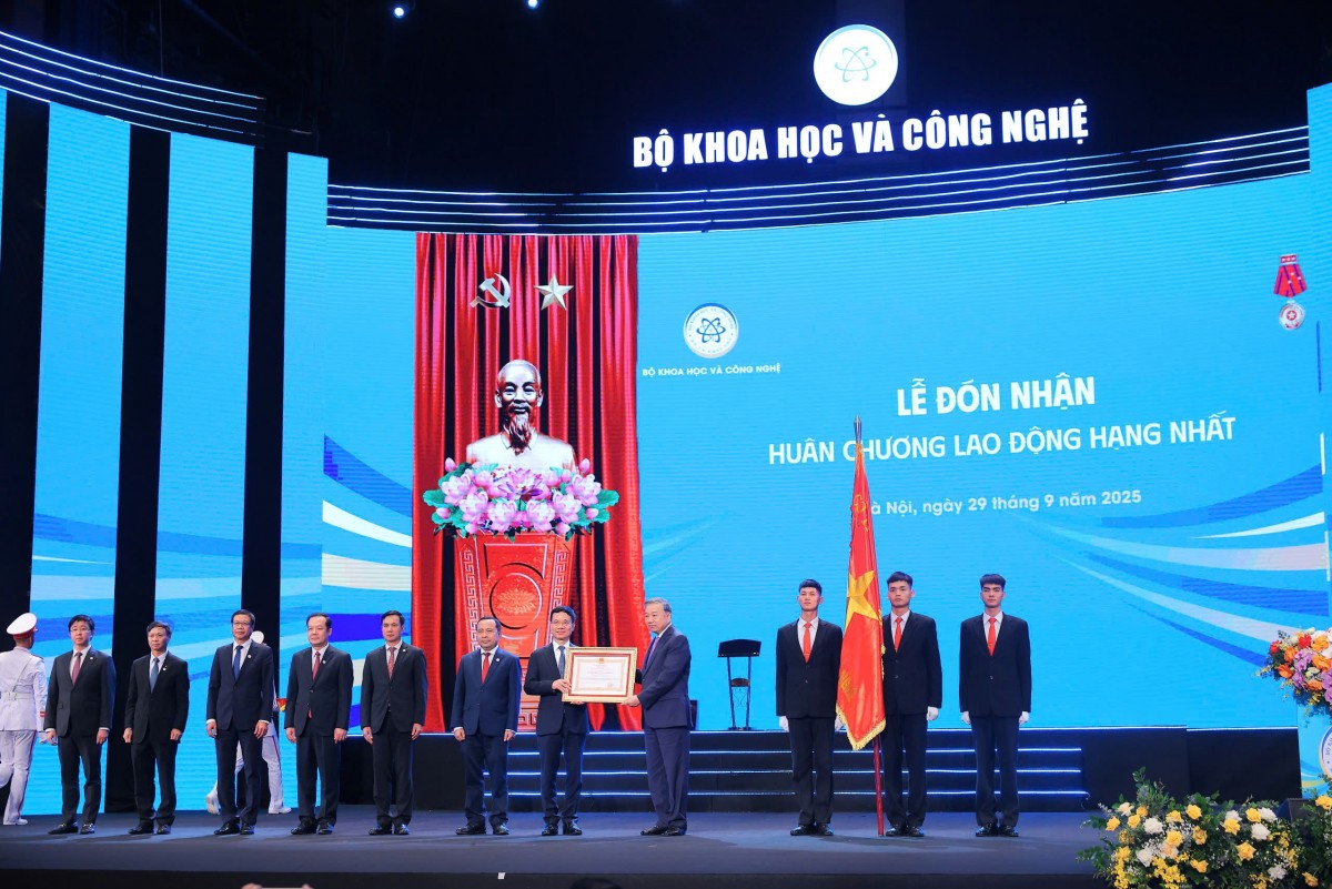 Lễ kỷ niệm 80 năm ngành Bưu chính và Viễn thông, 66 năm ngành Khoa học và Công nghệ và Đại hội Thi đua yêu nước lần thứ I Lễ kỷ niệm 80 năm ngành Bưu chính và Viễn thông, 66 năm ngành Khoa học và Công nghệ và Đại hội Thi đua yêu nước lần thứ I