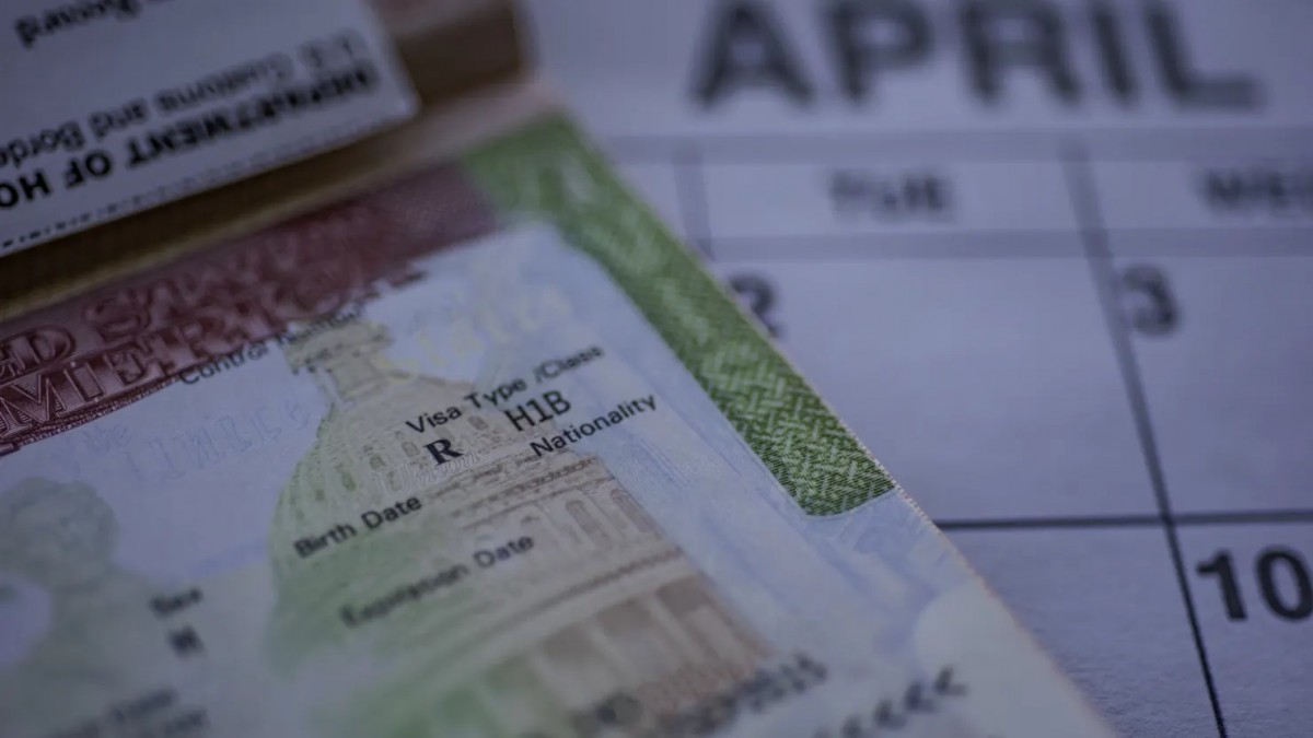 Từ Elon Musk đến Satya Nadella: Hành trình của các nhà lãnh đạo công nghệ Mỹ nhờ thị thực H-1B Từ Elon Musk đến Satya Nadella: Hành trình của các nhà lãnh đạo công nghệ Mỹ nhờ thị thực H-1B