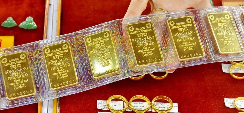 Giá vàng hôm nay 01/10/2025: SJC lập đỉnh 138 triệu, thế giới biến động mạnh