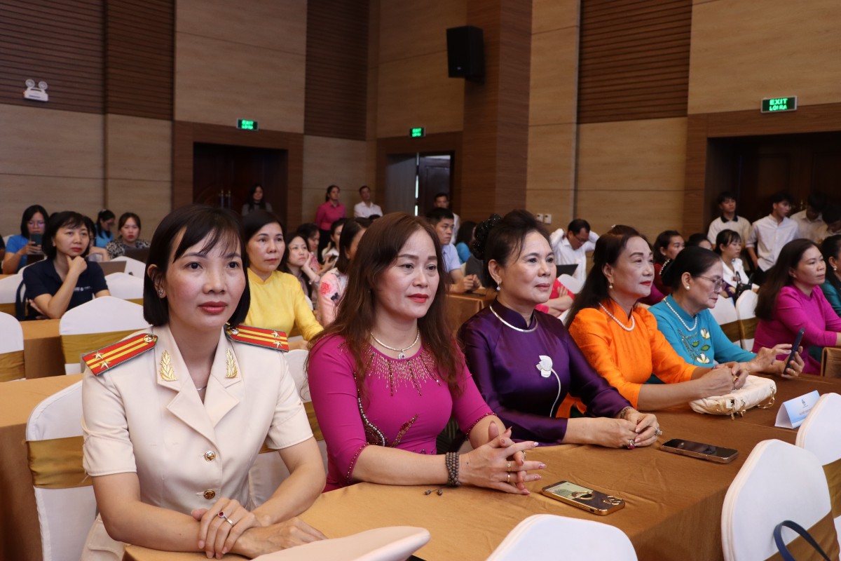 Phụ nữ Việt Nam với cuộc vận động nâng cao các giá trị gia đình và trách nhiệm xã hội