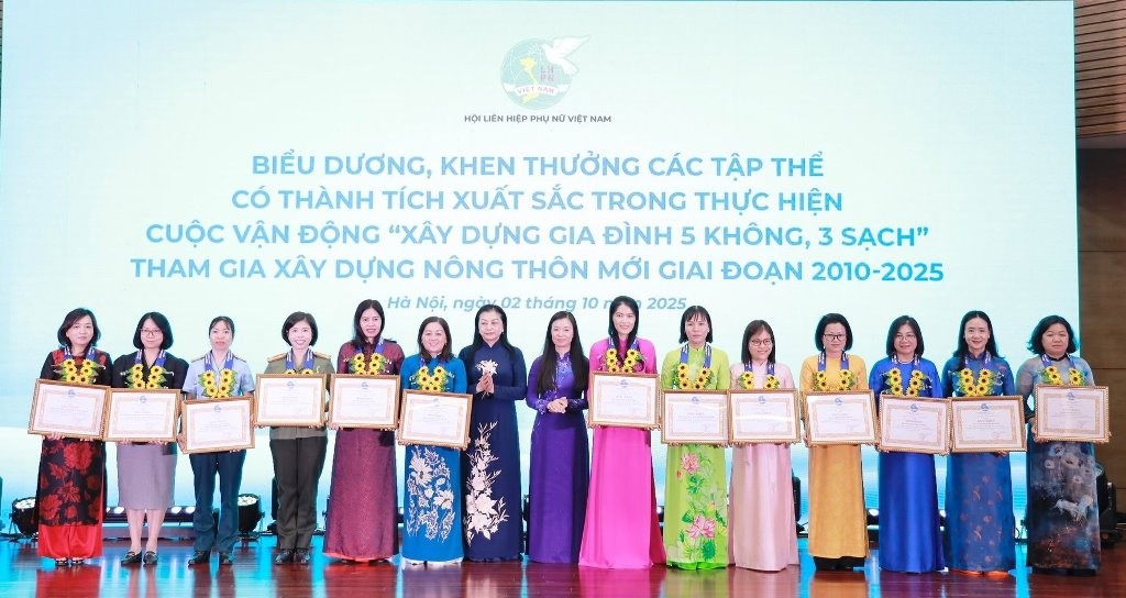 Phụ nữ Việt Nam với cuộc vận động nâng cao các giá trị gia đình và trách nhiệm xã hội