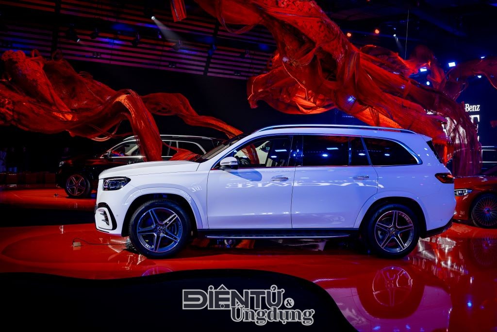 Ra mắt Mercedes-Benz GLS 450 4MATIC phiên bản kỷ niệm 30 năm tại Việt Nam