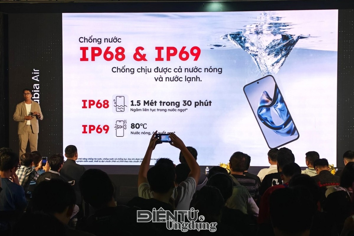 Nubia NEO 3 GT 5G phiên bản màu trắng được bán với giá 6.590.000 đồng. Từ ngày 8 đến 10/10, người dùng đặt hàng trước sẽ nhận ngay bộ quà tặng Game Master Suite đặc biệt.