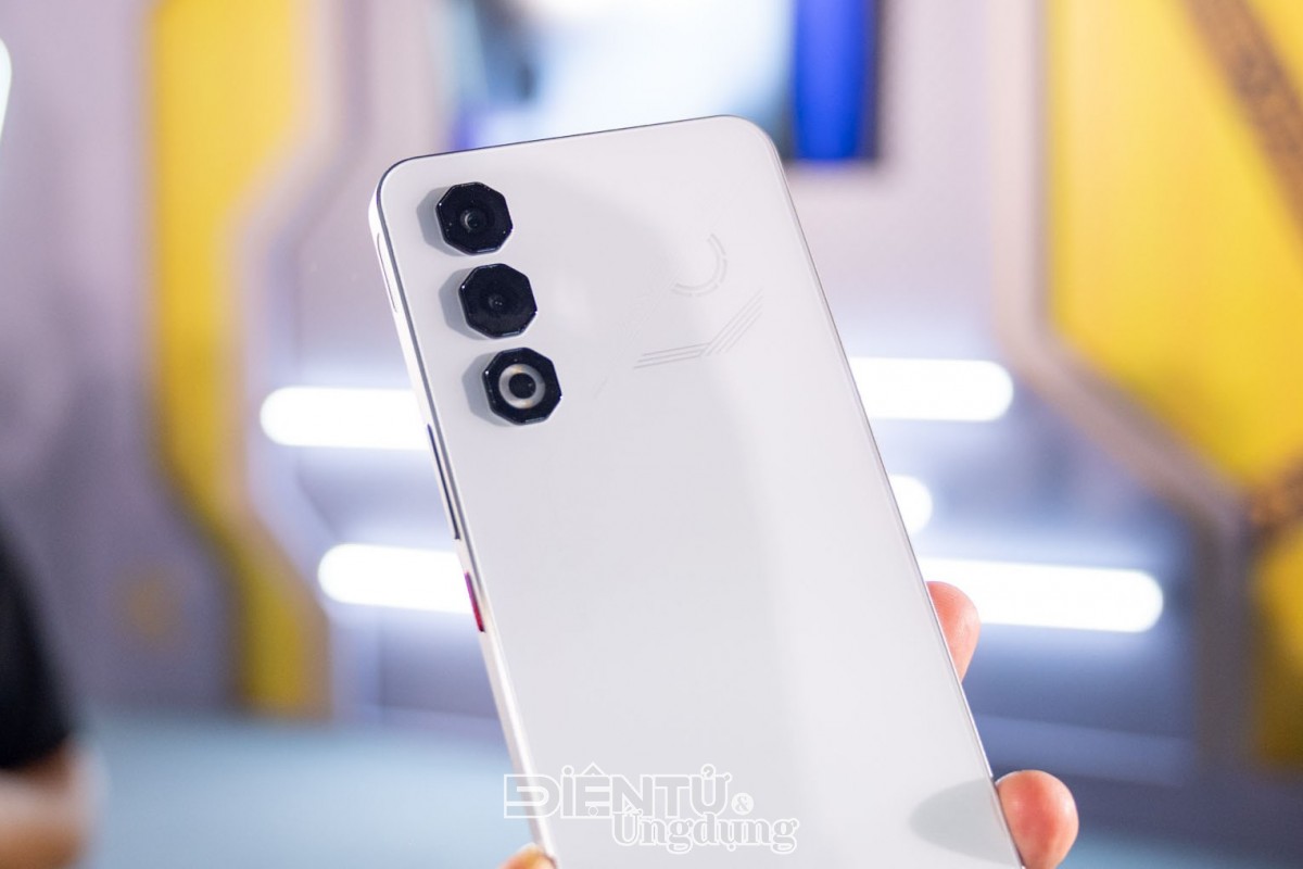 Nubia NEO 3 GT 5G phiên bản màu trắng được bán với giá 6.590.000 đồng. Từ ngày 8 đến 10/10, người dùng đặt hàng trước sẽ nhận ngay bộ quà tặng Game Master Suite đặc biệt. Nubia NEO 3 GT 5G phiên bản màu trắng được bán với giá 6.590.000 đồng. Từ ngày 8 đến 10/10, người dùng đặt hàng trước sẽ nhận ngay bộ quà tặng Game Master Suite đặc biệt.