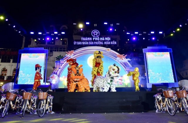 Phường Hoàn Kiếm sôi động trong 