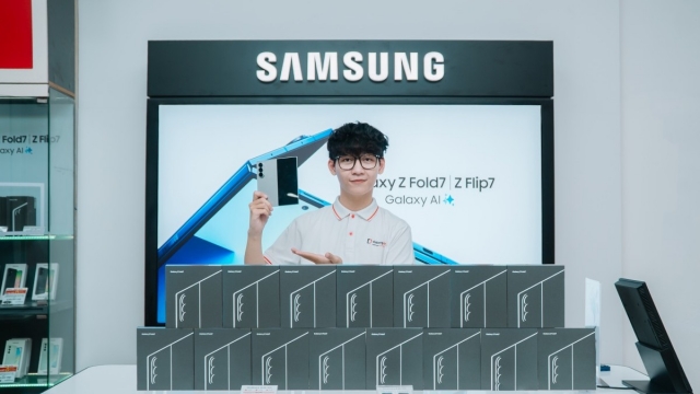 Galaxy Z Fold7, Z Flip7, Xiaomi 15, iPhone 16e giảm sốc sale ngày đôi 10/10