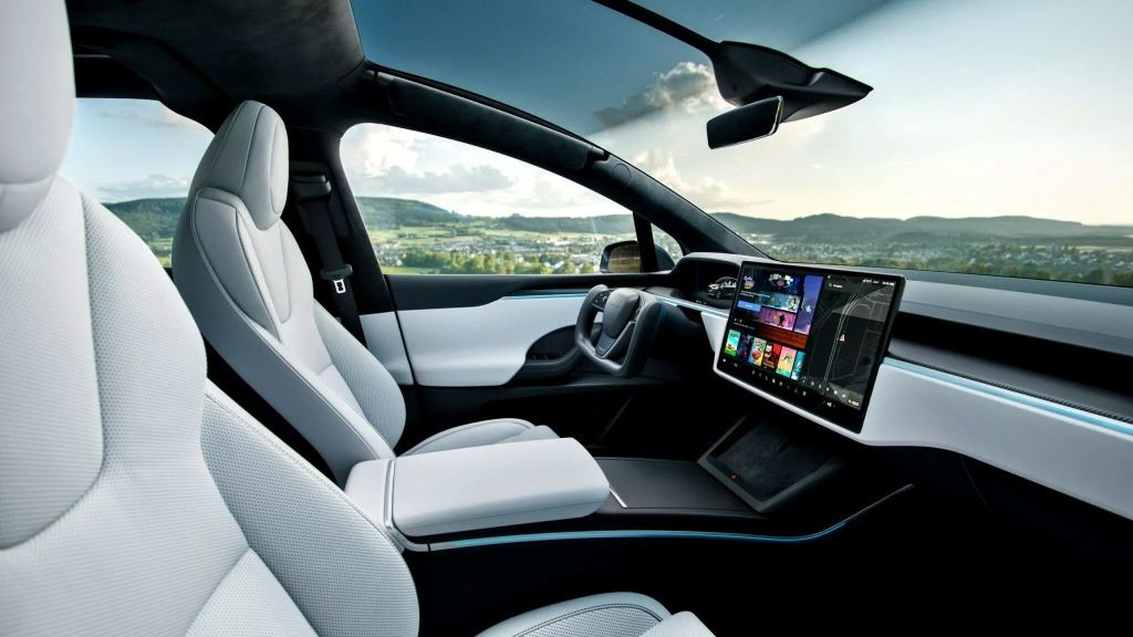 Cách mở cửa xe Tesla khi hệ thống điện ngưng hoạt động