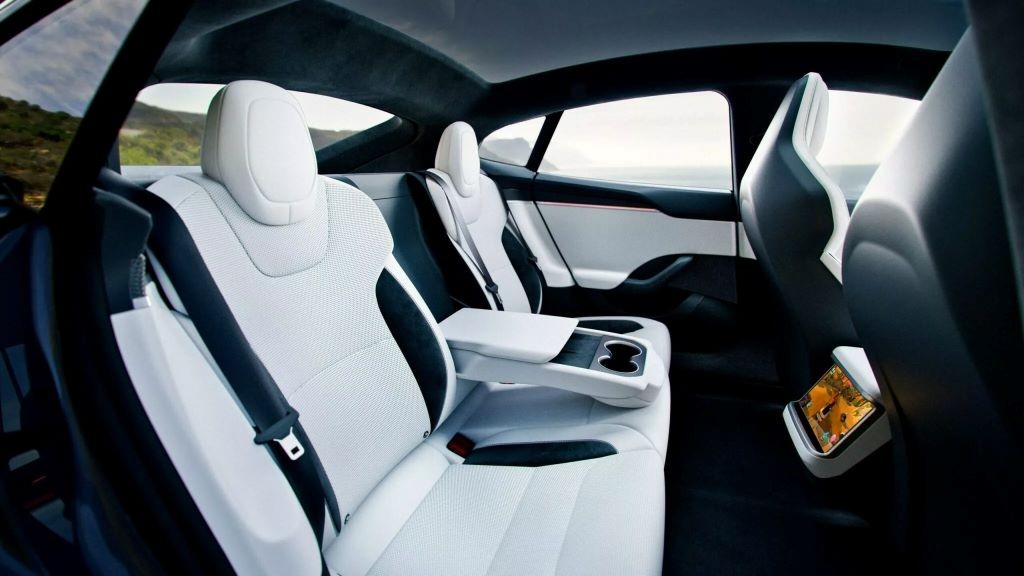 Cách mở cửa xe Tesla khi hệ thống điện ngưng hoạt động