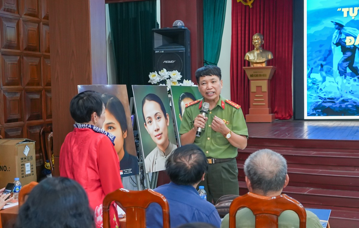 Ra mắt bộ sưu tập 'Tự hào phụ nữ Việt Nam' tôn vinh vẻ đẹp và tinh thần bất khuất Ra mắt bộ sưu tập 'Tự hào phụ nữ Việt Nam' tôn vinh vẻ đẹp và tinh thần bất khuất
