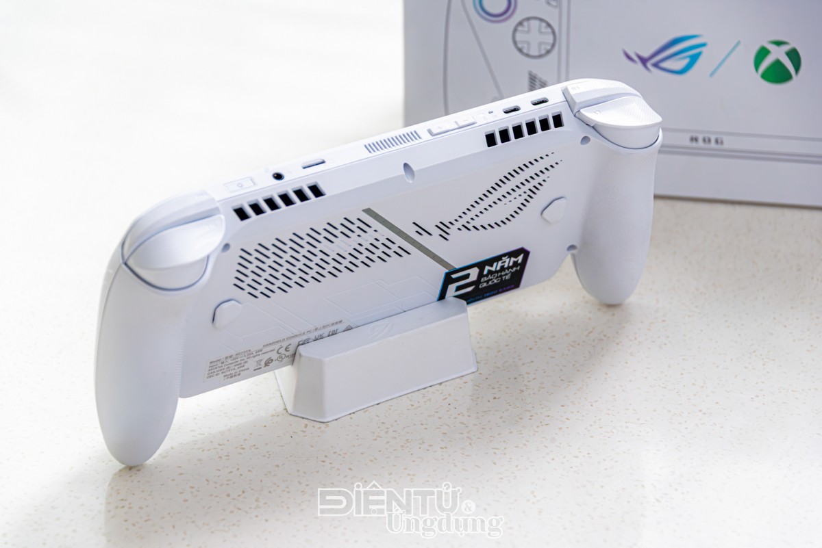 ASUS ROG Xbox Ally và ROG Xbox Ally X chính thức lên kệ