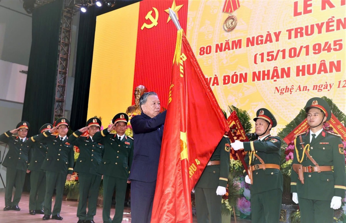 Quân khu 4 kỷ niệm 80 năm Ngày truyền thống và đón nhận Huân chương Hồ Chí Minh lần thứ 3 Quân khu 4 kỷ niệm 80 năm Ngày truyền thống và đón nhận Huân chương Hồ Chí Minh lần thứ 3