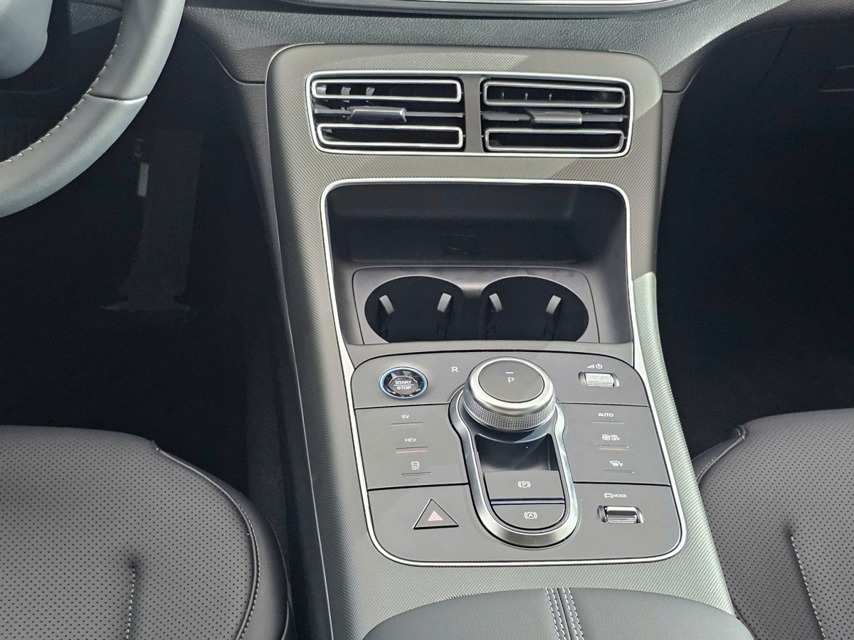 BYD SEAL 5 ra mắt Việt Nam: Sedan hạng C đầu tiên tích hợp công nghệ DM-i Super Hybrid tiên tiến BYD SEAL 5 ra mắt Việt Nam: Sedan hạng C đầu tiên tích hợp công nghệ DM-i Super Hybrid tiên tiến