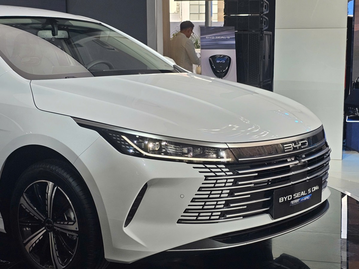 BYD SEAL 5 ra mắt Việt Nam: Sedan hạng C đầu tiên tích hợp công nghệ DM-i Super Hybrid tiên tiến BYD SEAL 5 ra mắt Việt Nam: Sedan hạng C đầu tiên tích hợp công nghệ DM-i Super Hybrid tiên tiến