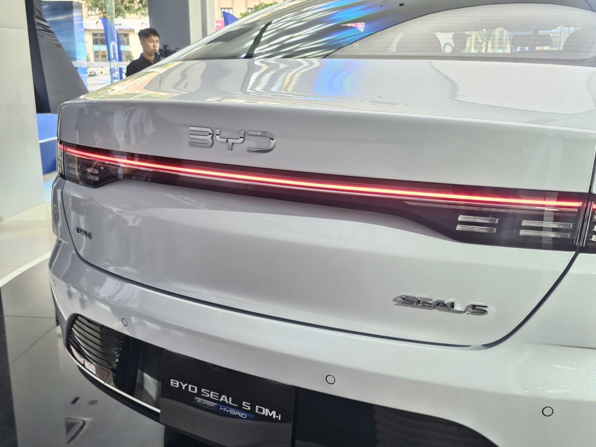 BYD SEAL 5 ra mắt Việt Nam: Sedan hạng C đầu tiên tích hợp công nghệ DM-i Super Hybrid tiên tiến BYD SEAL 5 ra mắt Việt Nam: Sedan hạng C đầu tiên tích hợp công nghệ DM-i Super Hybrid tiên tiến