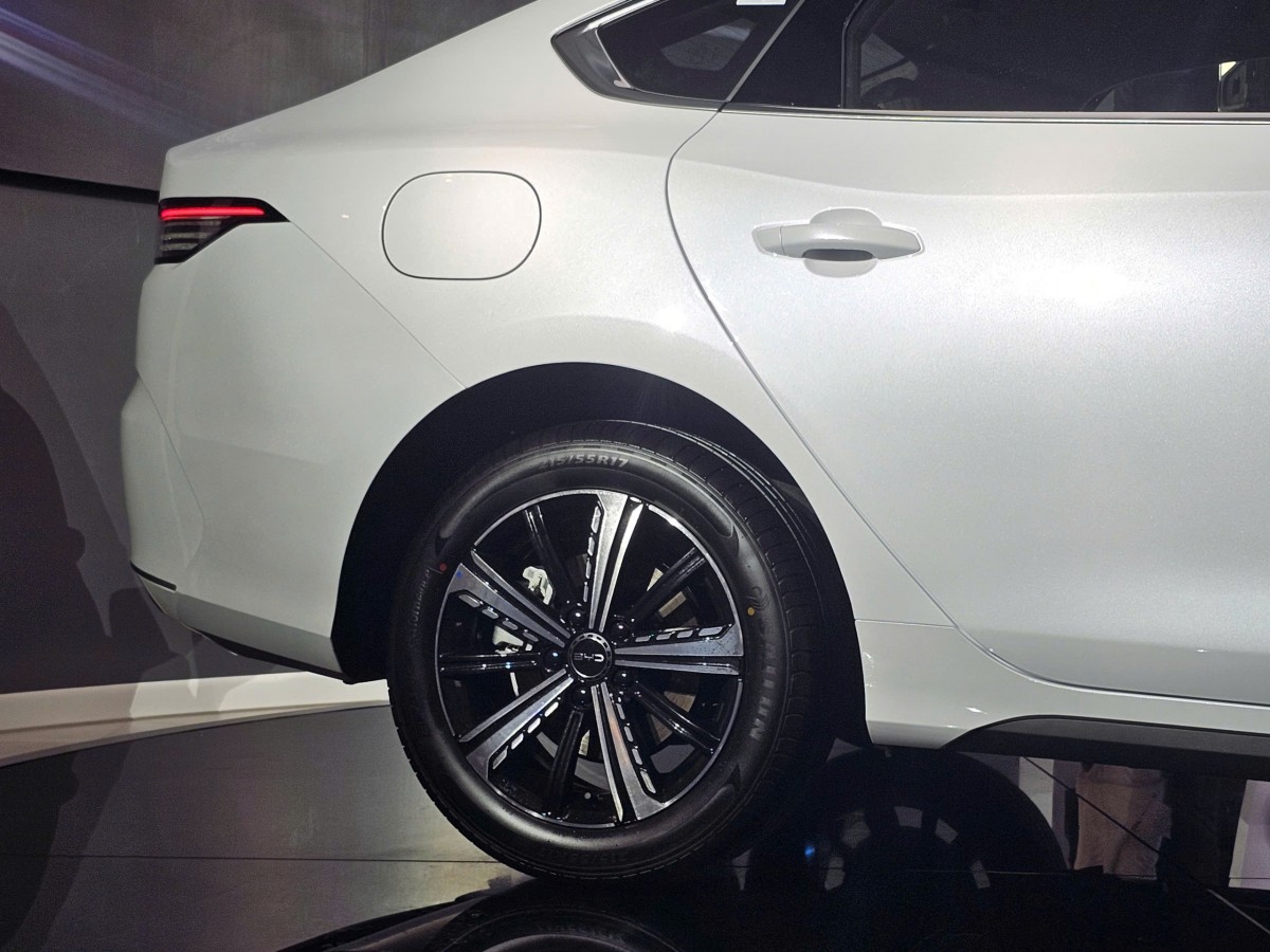 BYD SEAL 5 ra mắt Việt Nam: Sedan hạng C đầu tiên tích hợp công nghệ DM-i Super Hybrid tiên tiến BYD SEAL 5 ra mắt Việt Nam: Sedan hạng C đầu tiên tích hợp công nghệ DM-i Super Hybrid tiên tiến