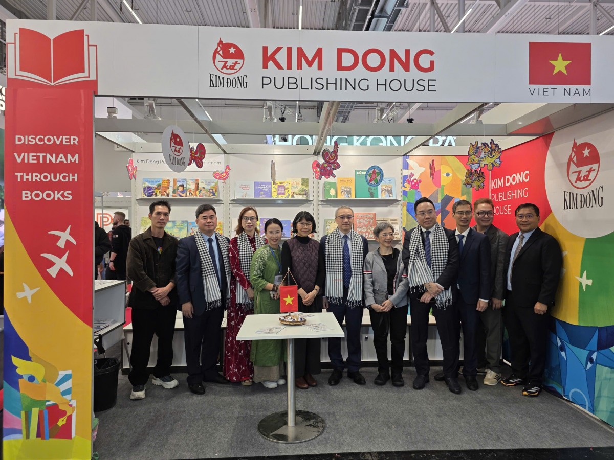 anh-3-thu-truong-phan-tam-tham-gia-hang-nxb-kim-dong-320251017165501.jpg?rt=20251017165528